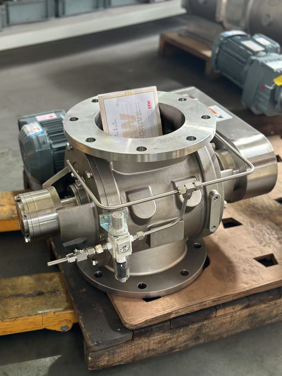 Rotary airlock valve